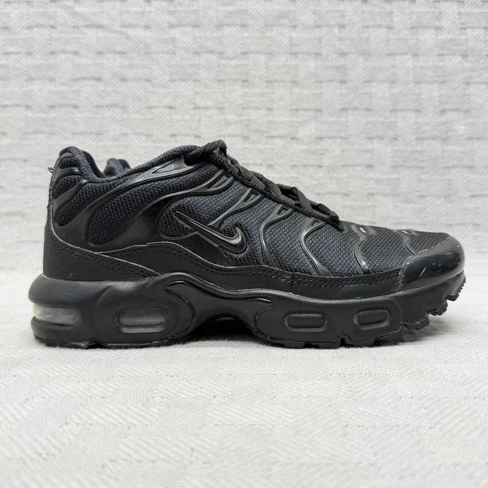 Nike Air Max Plus Shoes Unisex Kids Size 2.5 Black Low Top Sneakers CD0610-001